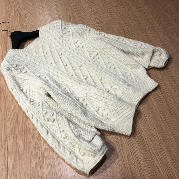 한섬 타임 앙고라 폼폼 니트 스웨터 올드머니룩 출근룩--1