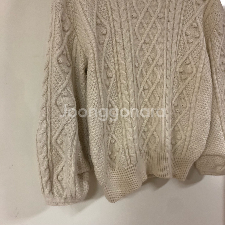 한섬 타임 앙고라 폼폼 니트 스웨터 올드머니룩 출근룩--4