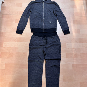 진한 그레이색 츄리닝 상하의 세트