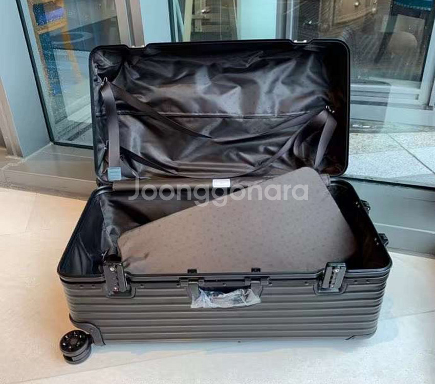 [RIMOWA] 리모와 캐리어 Original 토파즈 Trunk 트렁크 사이즈 31인치 캐리어 판매합니다.--3