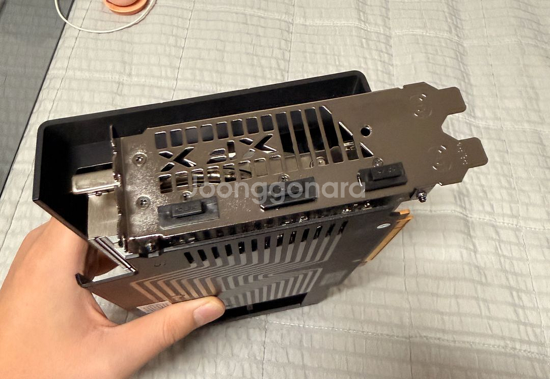 라데온 XFX 9060xt 16gb 팝니다--5