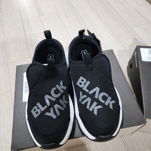 블랙야크 스니커즈 240