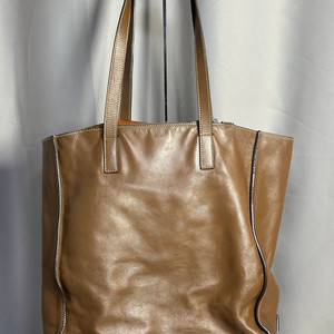 프라다 소프트 카프 레더 토트백