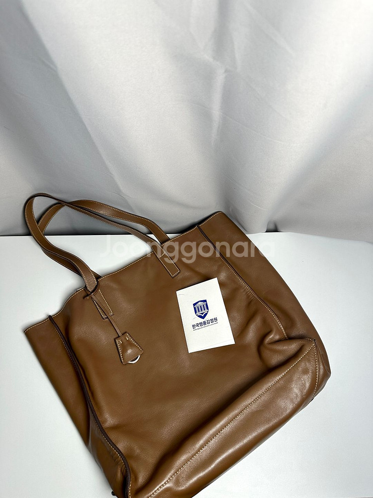 프라다 소프트 카프 레더 토트백--9