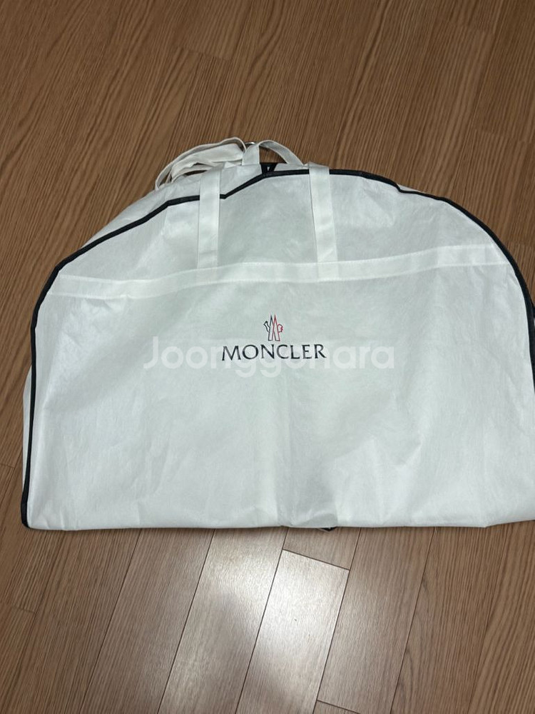 몽클레어 클루니 2사이즈 정품 싸게팝니다.--4