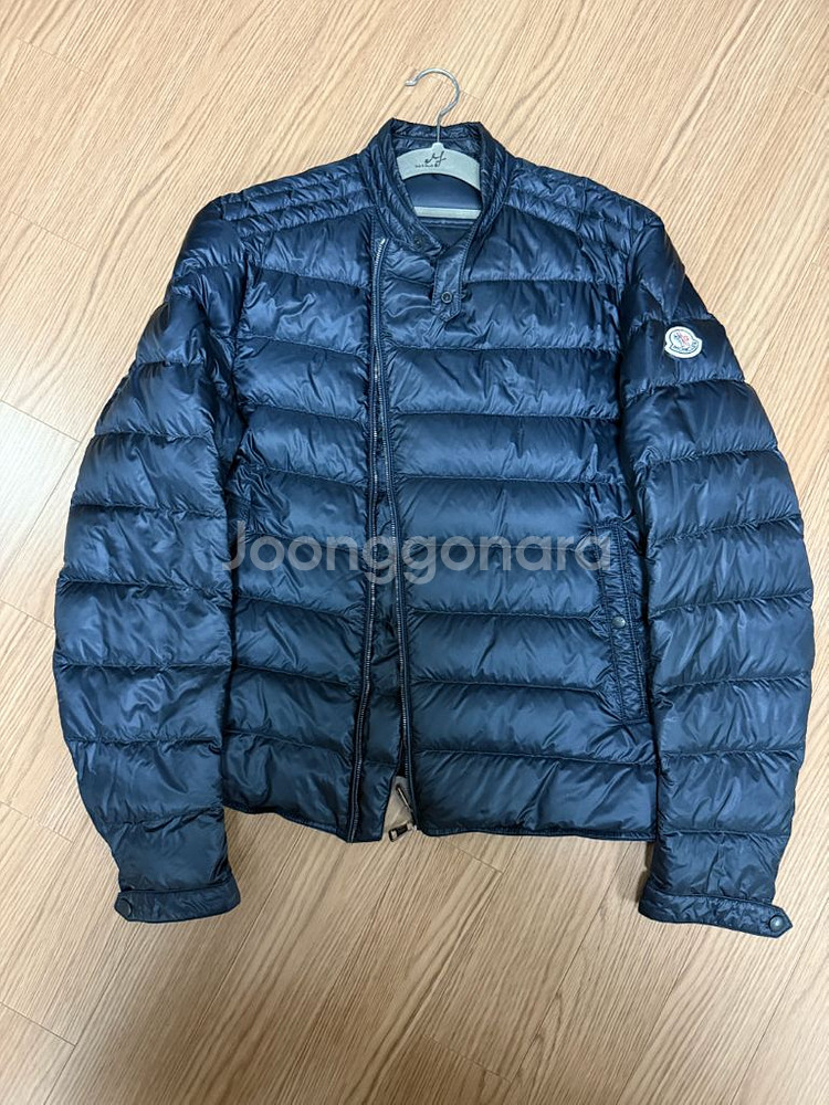 몽클레어 경량패딩 2사이즈 팝니다--0