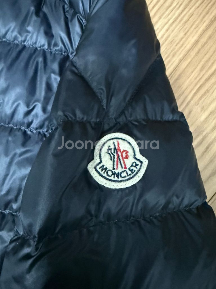 몽클레어 경량패딩 2사이즈 팝니다--2