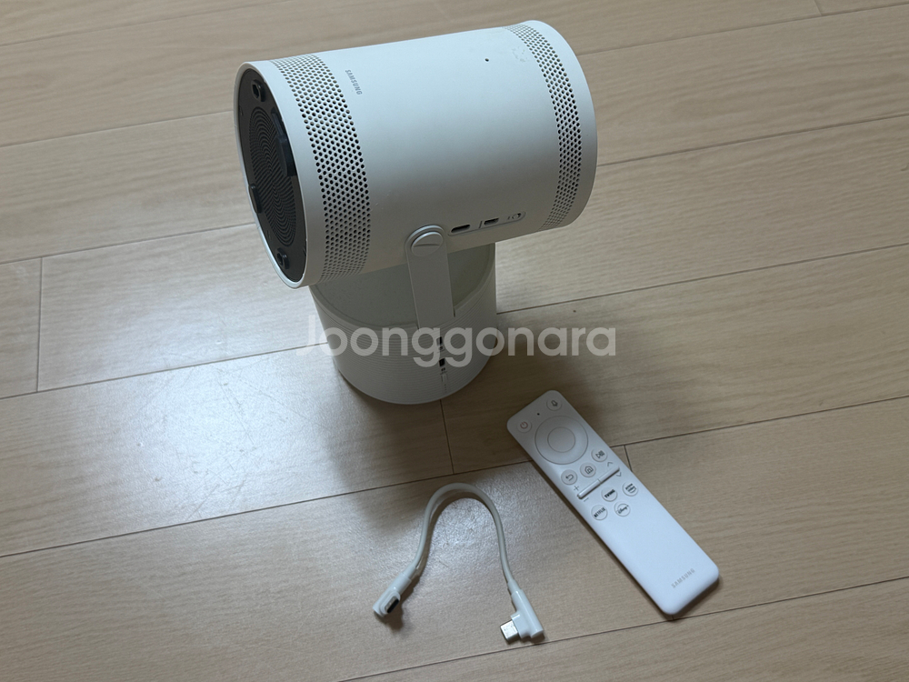 삼성 더프리스타일 빔프로젝터+배터리/노티드 한정판케이스 팝니다--4