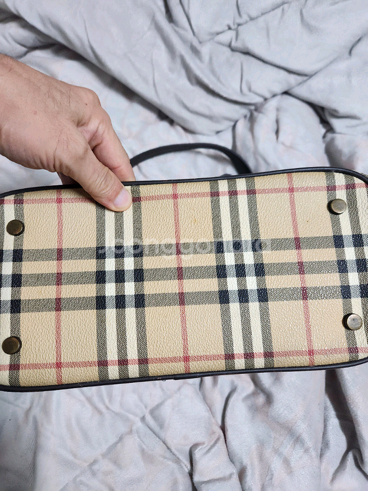 버버리 체크 패턴 핸드백--1