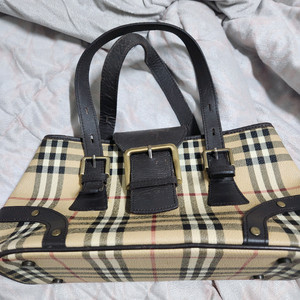 버버리 체크 패턴 핸드백