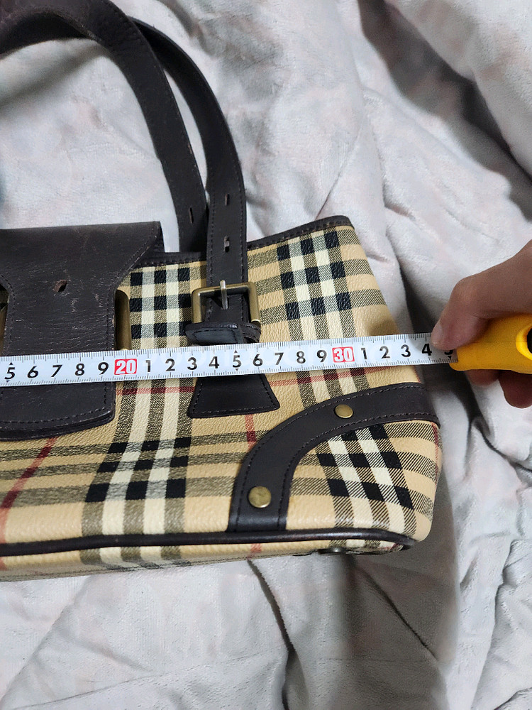 버버리 체크 패턴 핸드백--4