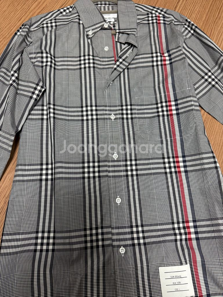 톰브라운 클래식 포플린 셔츠 새상품급 팝니다.--0