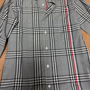 톰브라운 클래식 포플린 셔츠 새상품급 팝니다.