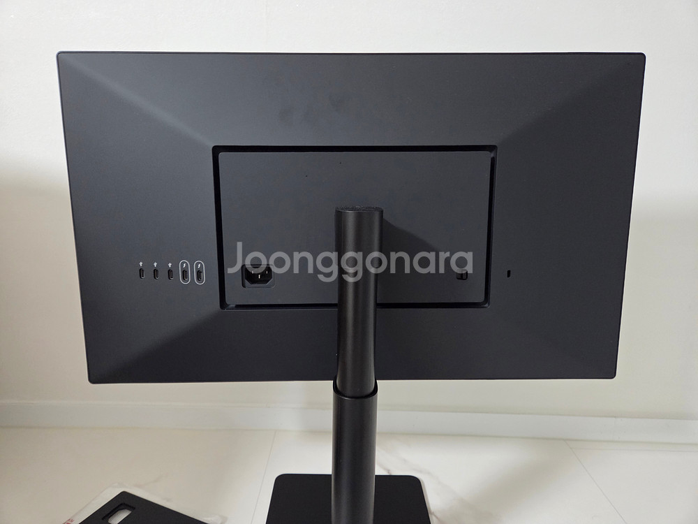 LG모니터 24MD4KL 팝니다.--2