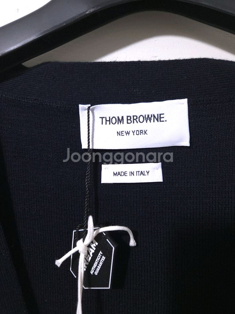 [새상품급,3] 톰브라운 밀라노스티치 금장 가디건--1