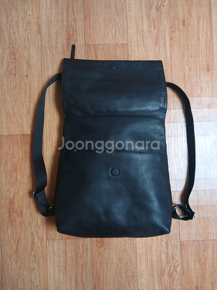 만다리나덕(정품) 남성 여성 올 가죽 백팩 (블랙) (상태 최상급)--0