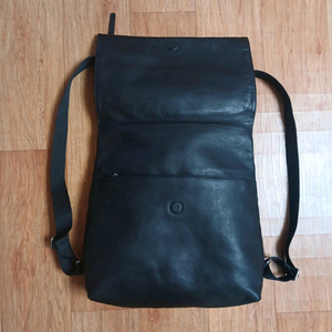 만다리나덕(정품) 남성 여성 올 가죽 백팩 (블랙) (상태 최상급)