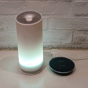 삼성 고속 무선 충전기와 AI 인공지능 스피커 일괄로 팝니다