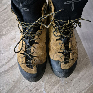 몬츄라 등산화250