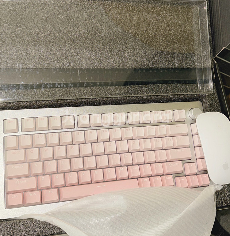 아이폰 15 프로 1tb& 맥북프로 16 2019 터치바 2tb--3