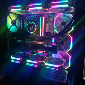 고성능 게이밍 PC 반본체