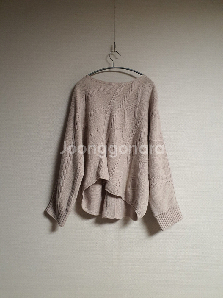 SJSJ 에스제이 백버튼 언밸런스 니트 프리 사이즈 정품--2