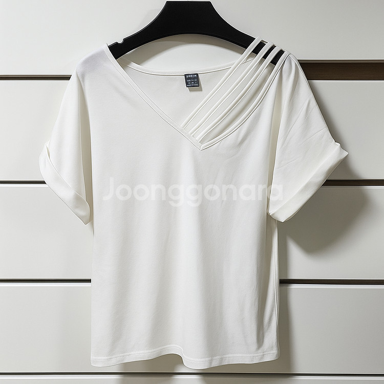 (새상품) 라인 브이넥 반팔티--0