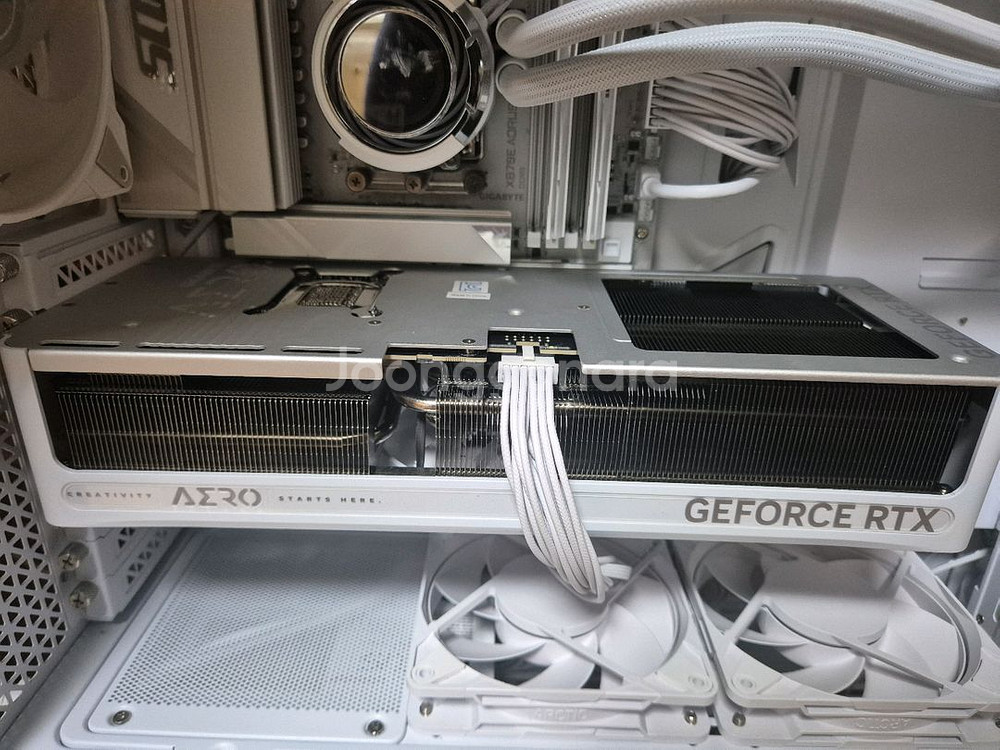 기가바이트 RTX 5070Ti AERO OC 그래픽카드--1