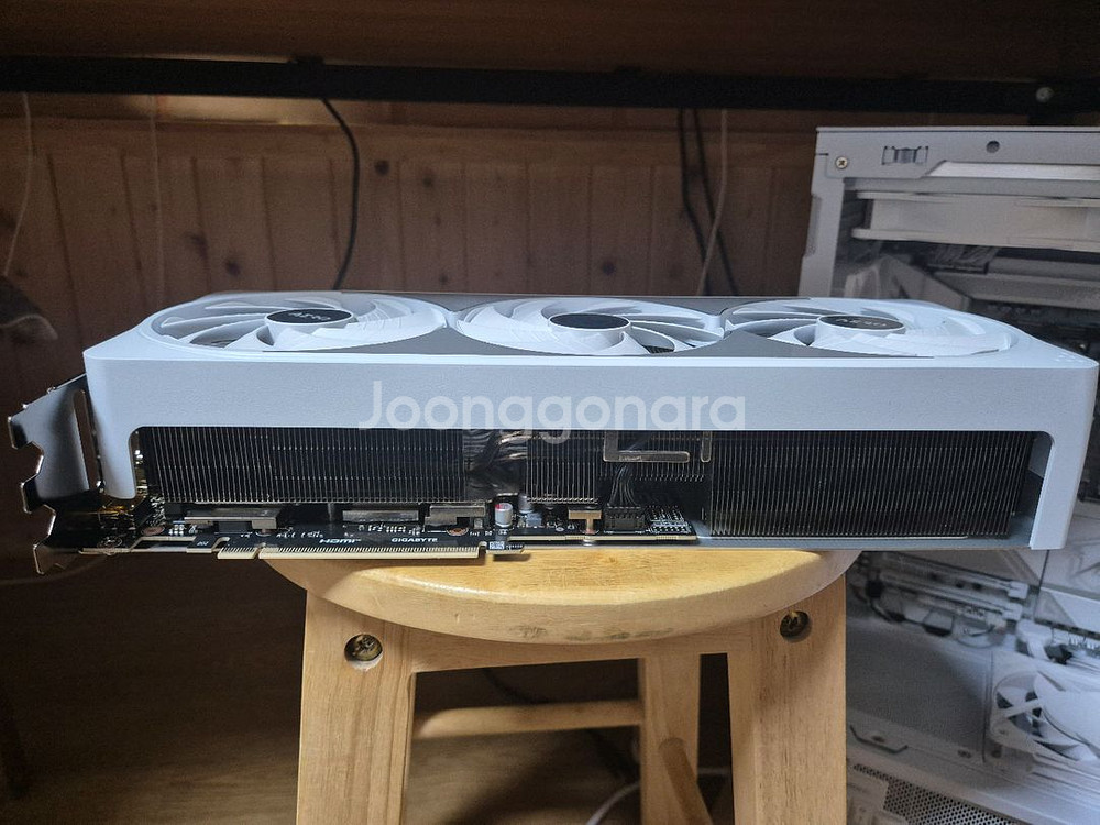 기가바이트 RTX 5070Ti AERO OC 그래픽카드--4