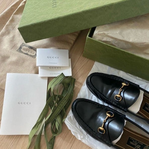 구찌Gucci 1953 홀스빗 레더 로퍼(김나영 마이큐 커플로퍼)