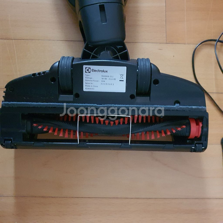 일렉트로룩스 무선청소기 버큠 싸이킹 로보 로봇 무선 흡--7