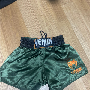 베넘 무에타이 쇼츠 L사이즈팝니다