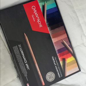 까렌다쉬 루미너스 20색(인물 포트레이트)