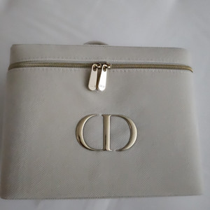 디올뷰티 베네티파우치 새상품