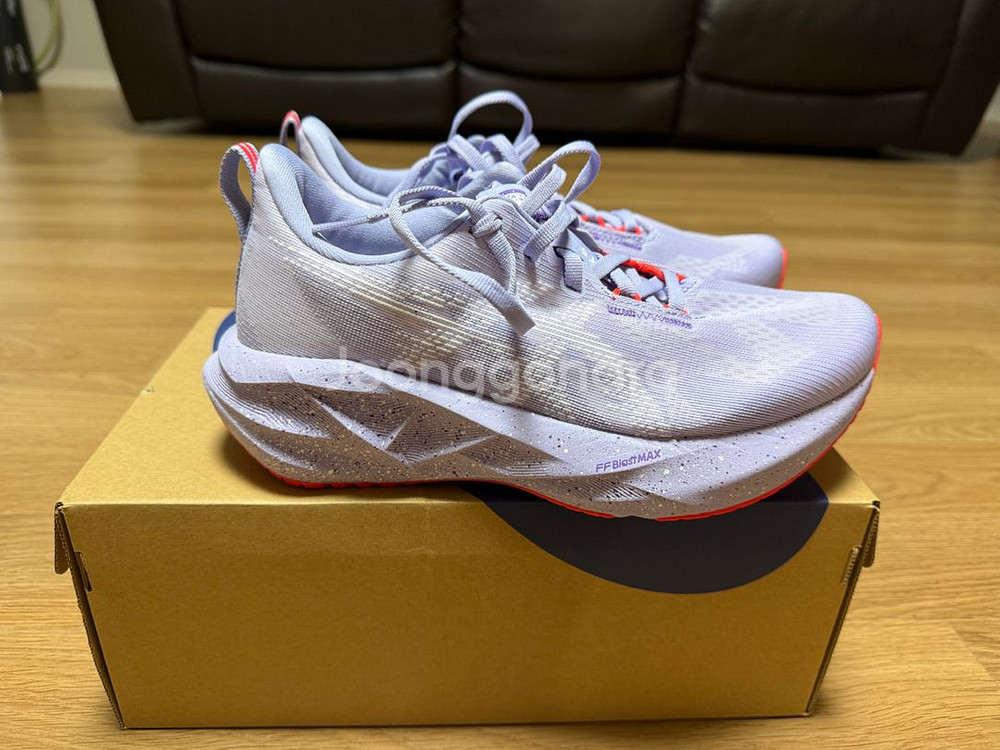 아식스 노바블라스트5 도쿄 240mm 판매합니다.--3