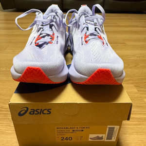 아식스 노바블라스트5 도쿄 240mm 판매합니다.