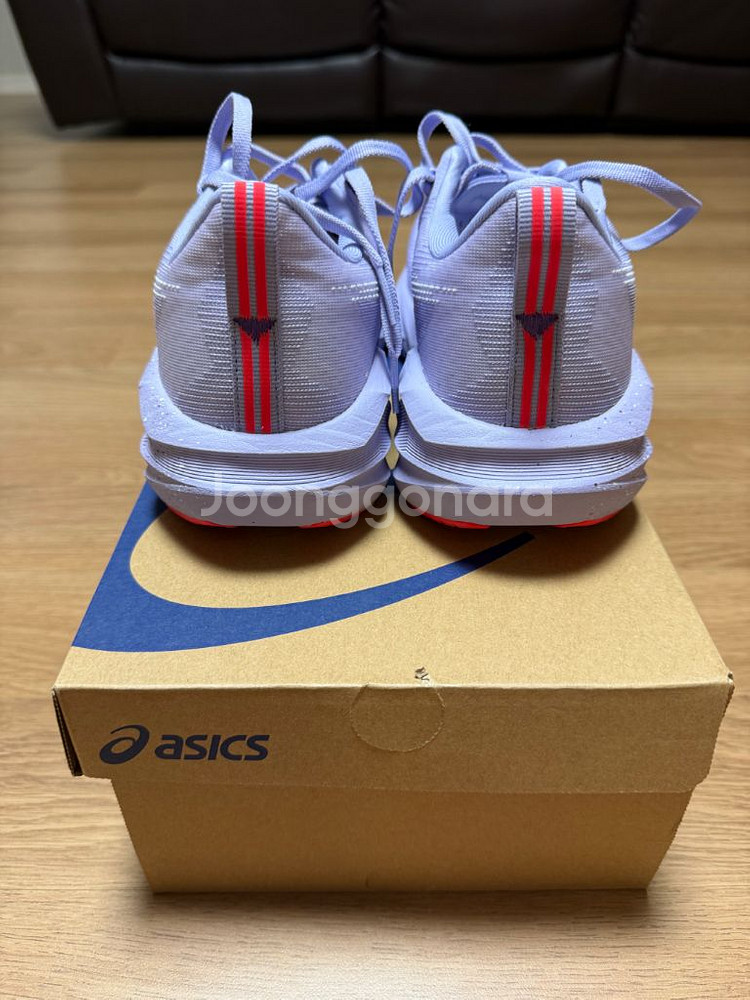 아식스 노바블라스트5 도쿄 240mm 판매합니다.--2