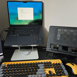 애플 맥북 에어 15인치 M4 칩 모델 판매합니다