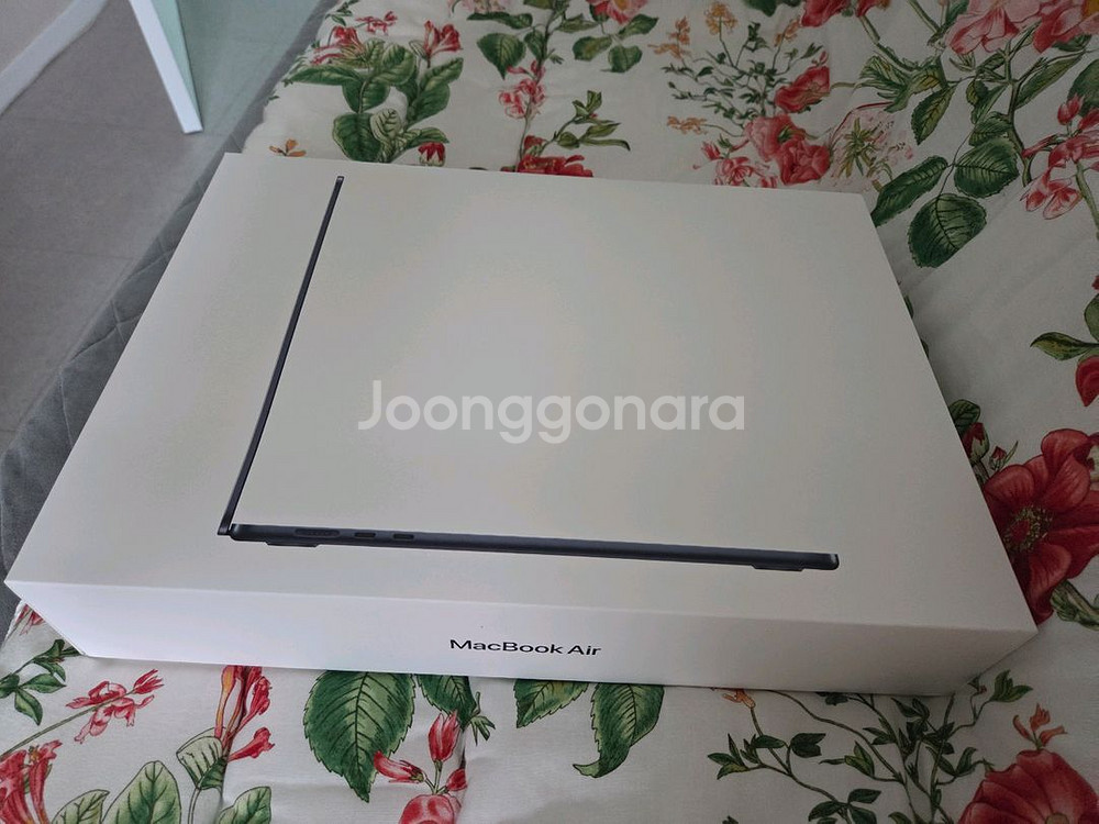 애플 맥북 에어 15인치 M4 칩 모델 판매합니다--3