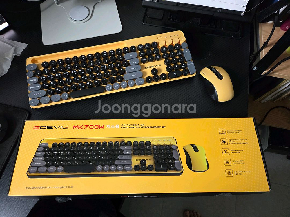 애플 맥북 에어 15인치 M4 칩 모델 판매합니다--4