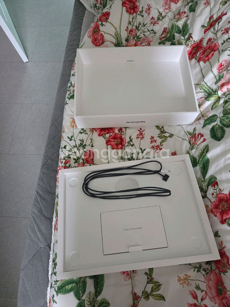 애플 맥북 에어 15인치 M4 칩 모델 판매합니다--2