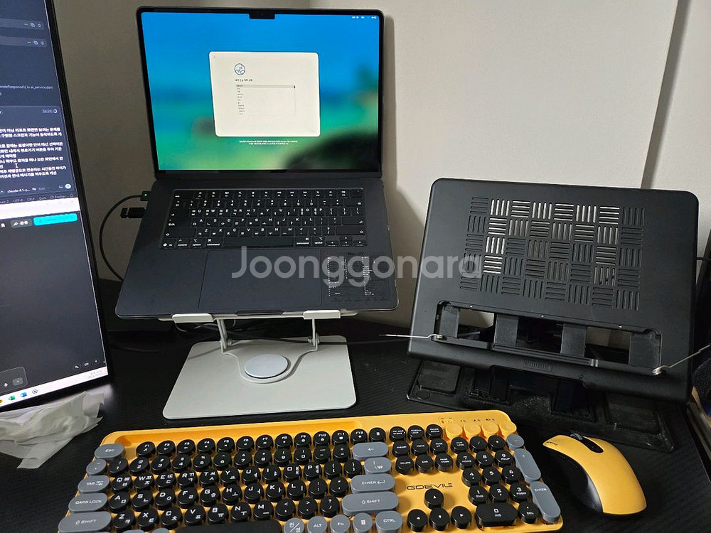 애플 맥북 에어 15인치 M4 칩 모델 판매합니다--7