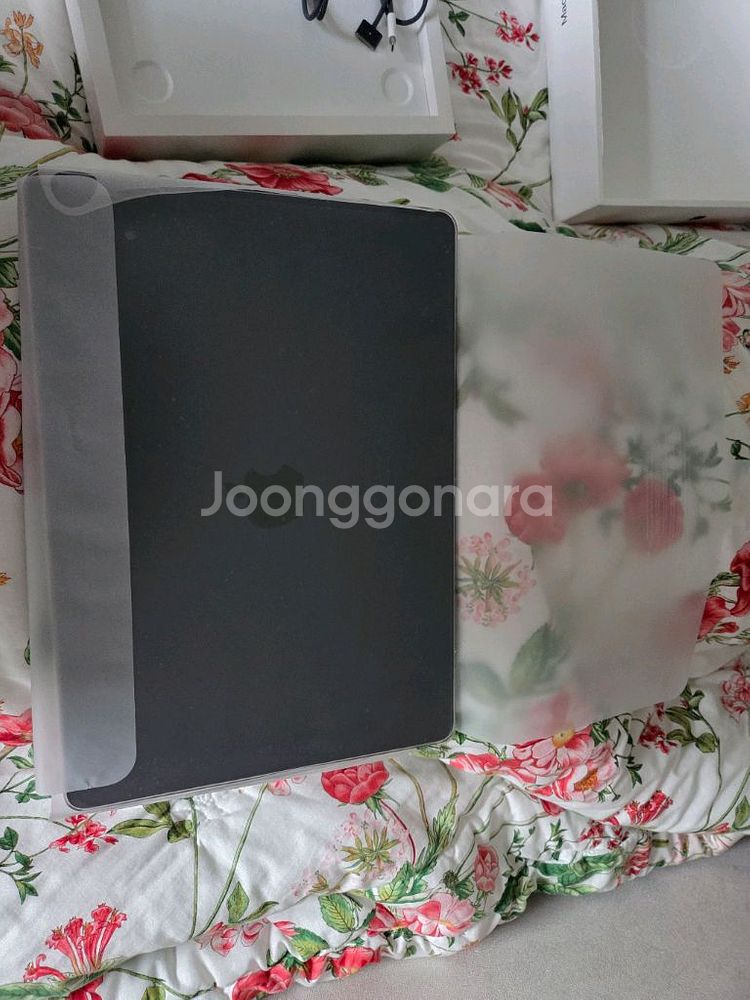 애플 맥북 에어 15인치 M4 칩 모델 판매합니다--8