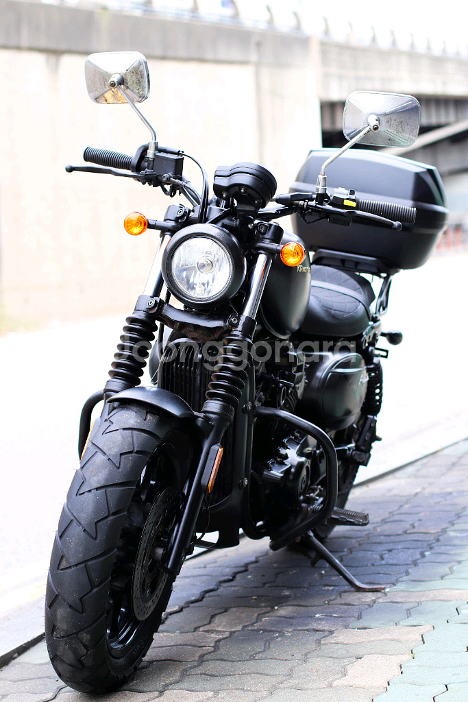 아퀼라300 kr모터스 2021년식 오토바이 판매합니다--2