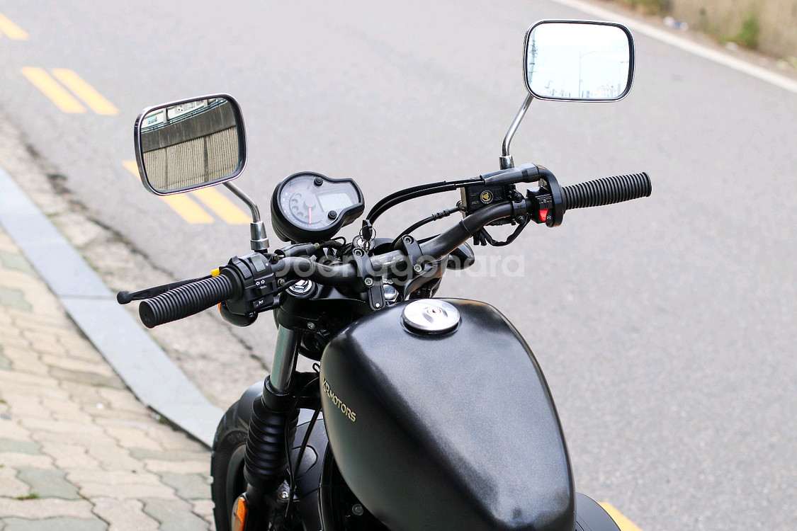 아퀼라300 kr모터스 2021년식 오토바이 판매합니다--7