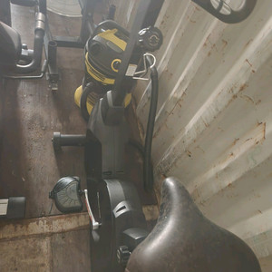 뉴발란스 실내자전거