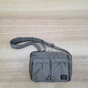 요시다 포터 탱커 숄더백 S 실버 그레이 판매. 622-76963 컨디션 좋음