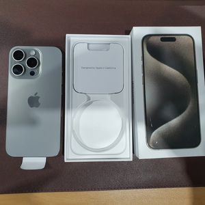 아이폰 15 프로 내츄럴 티타늄 256GB 리퍼 새상품 박스풀셋 90만원