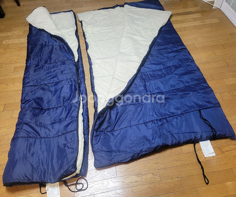 캠핑 침낭 2개 + 콜맨 베개 2개--4