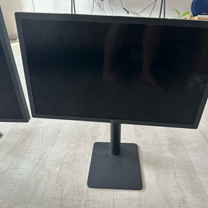 LG울트라 파인 4k 22인치 모니터